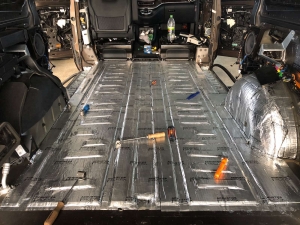 шумоизоляция салона Mercedes Viano