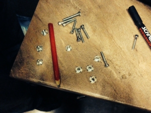 11 - самозатяжные болты под динамик