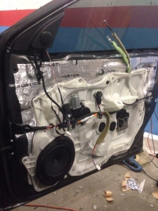 шумоизоляция дверей мазда 3.khz