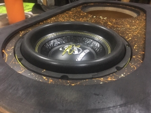 Chevrolet Camaro сабвуфер сделать