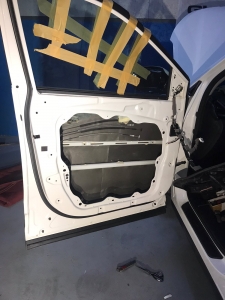 шумоизоляция дверей хюндай сантаФе