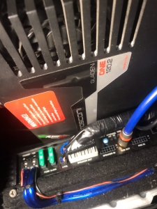 bmw 5 установка усилителя звука